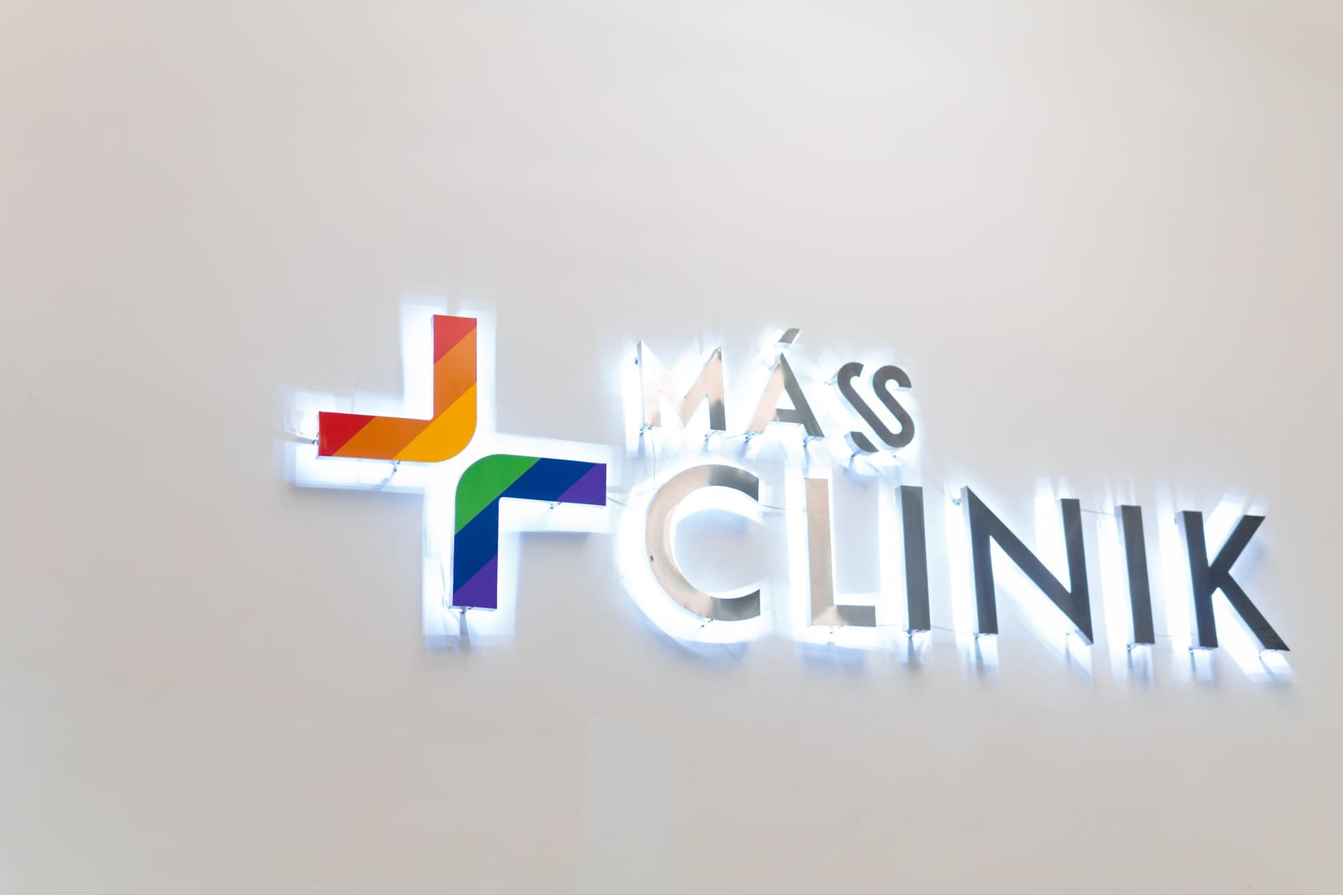 Logotipo de +Máss Clinik